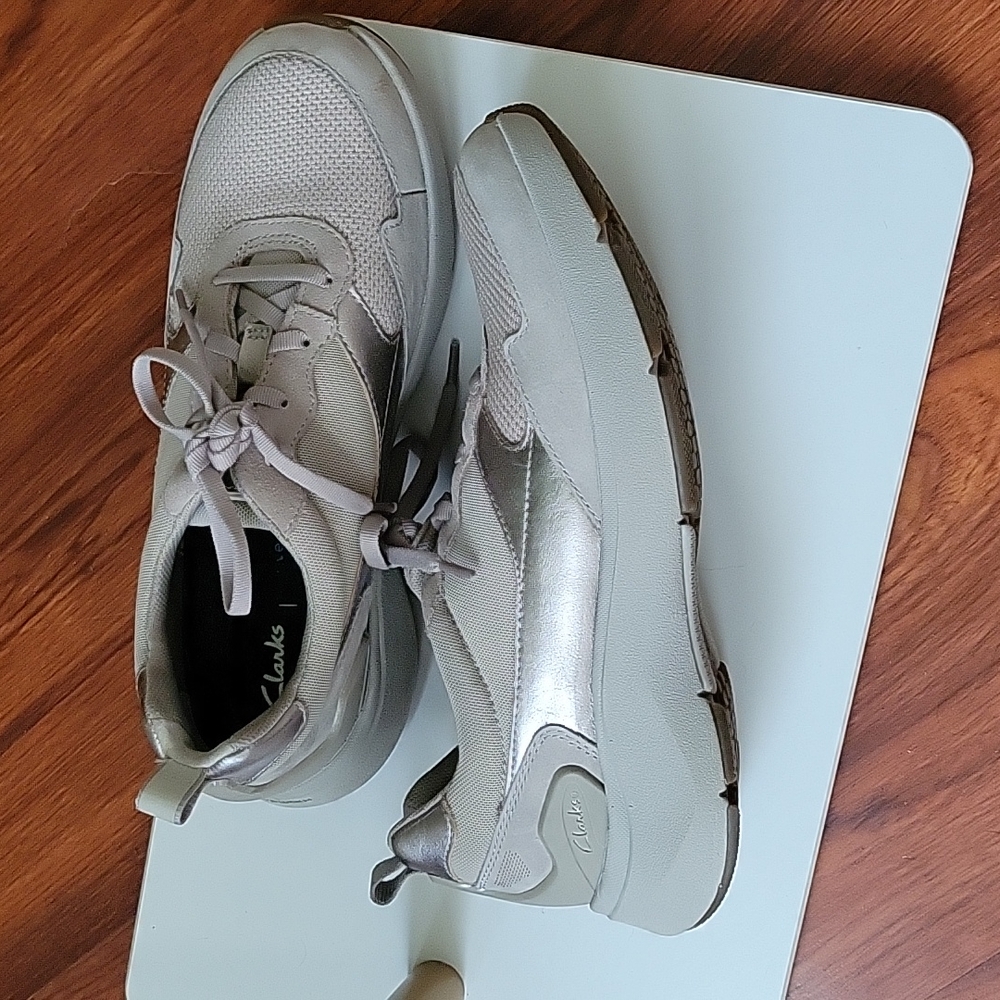Clarks Wave 2.0 Move Sneaker Size 8